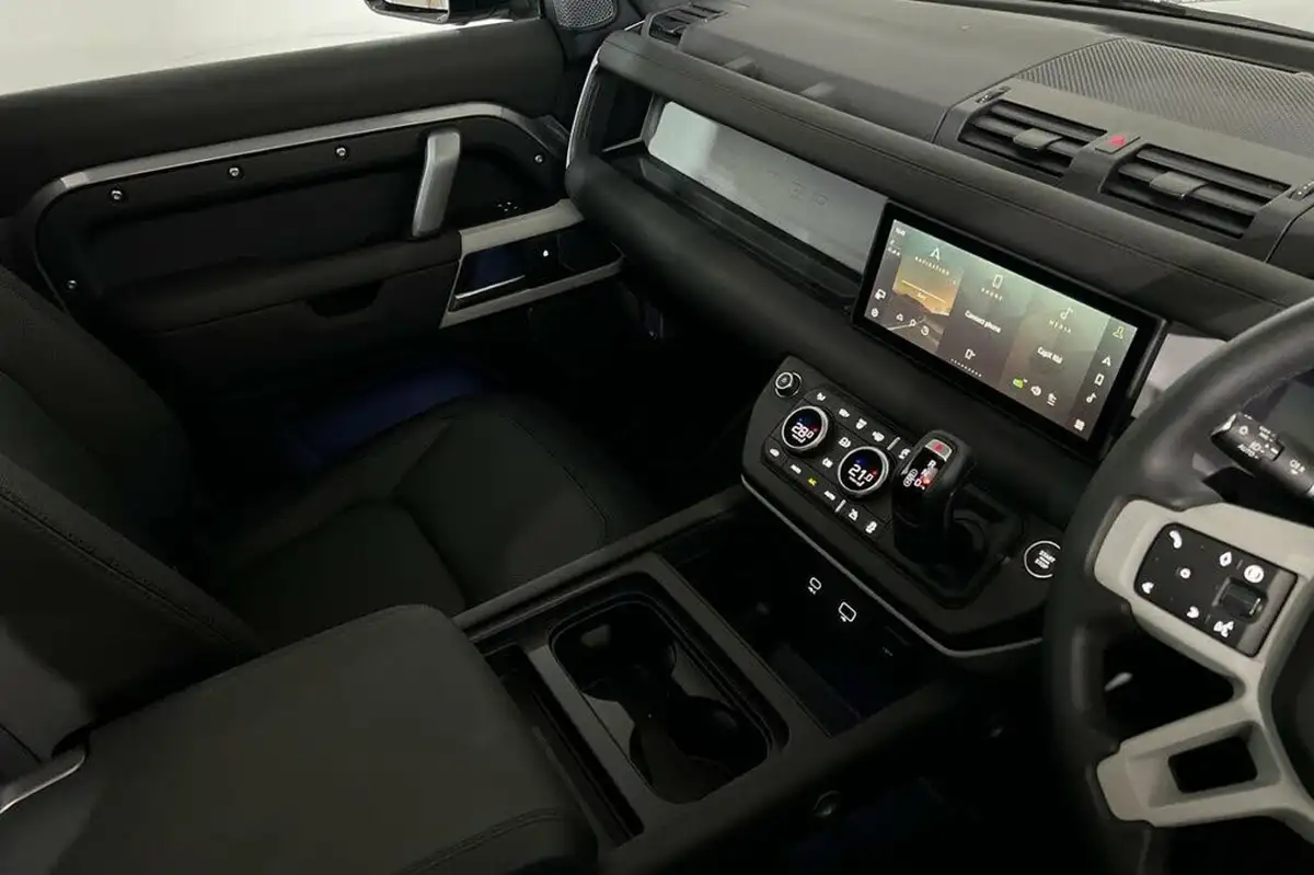 2024-land-rover-110-defender-20-p300-x-dynamic-se-big-31