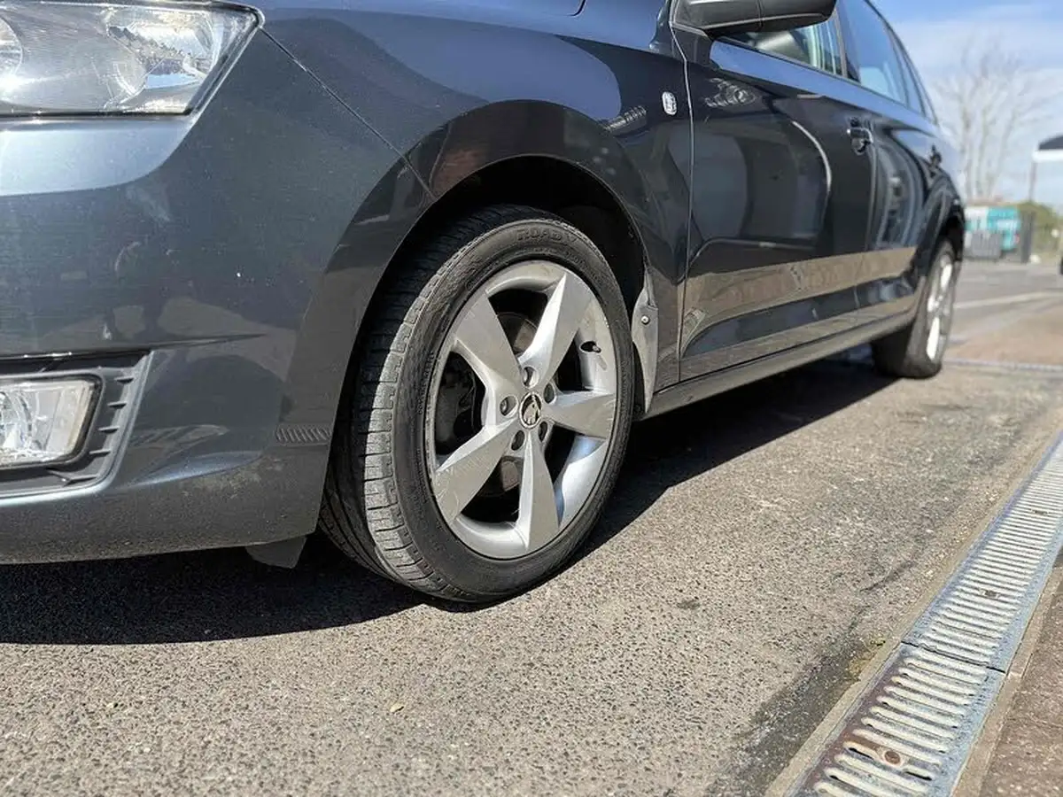 2015-skoda-rapid-spaceback-16tdi-se-tech-105ps-1598cc-big-10