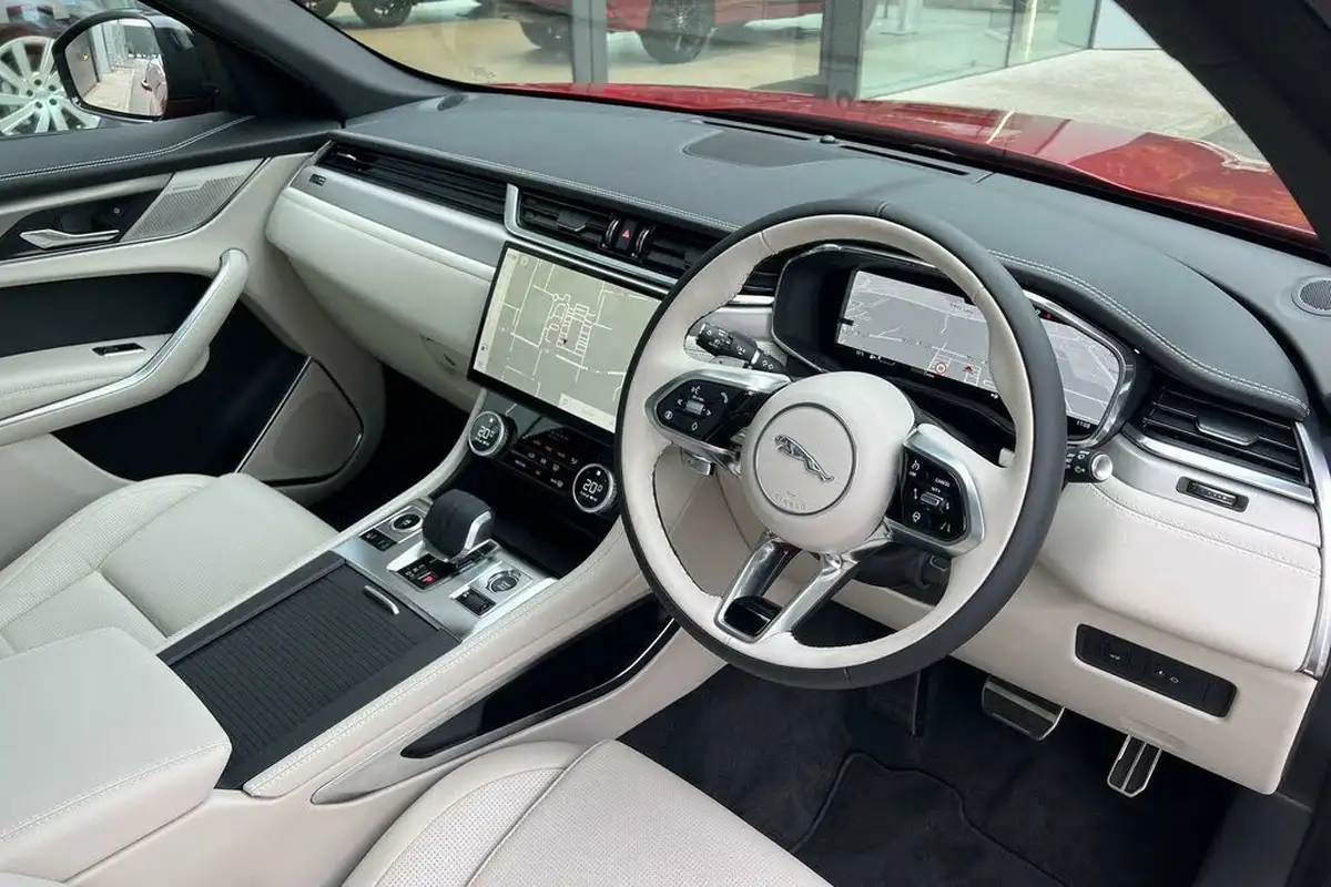 2024-jaguar-f-pace-20-d200-r-dynamic-se-black-90th-anniversary-edition-big-38