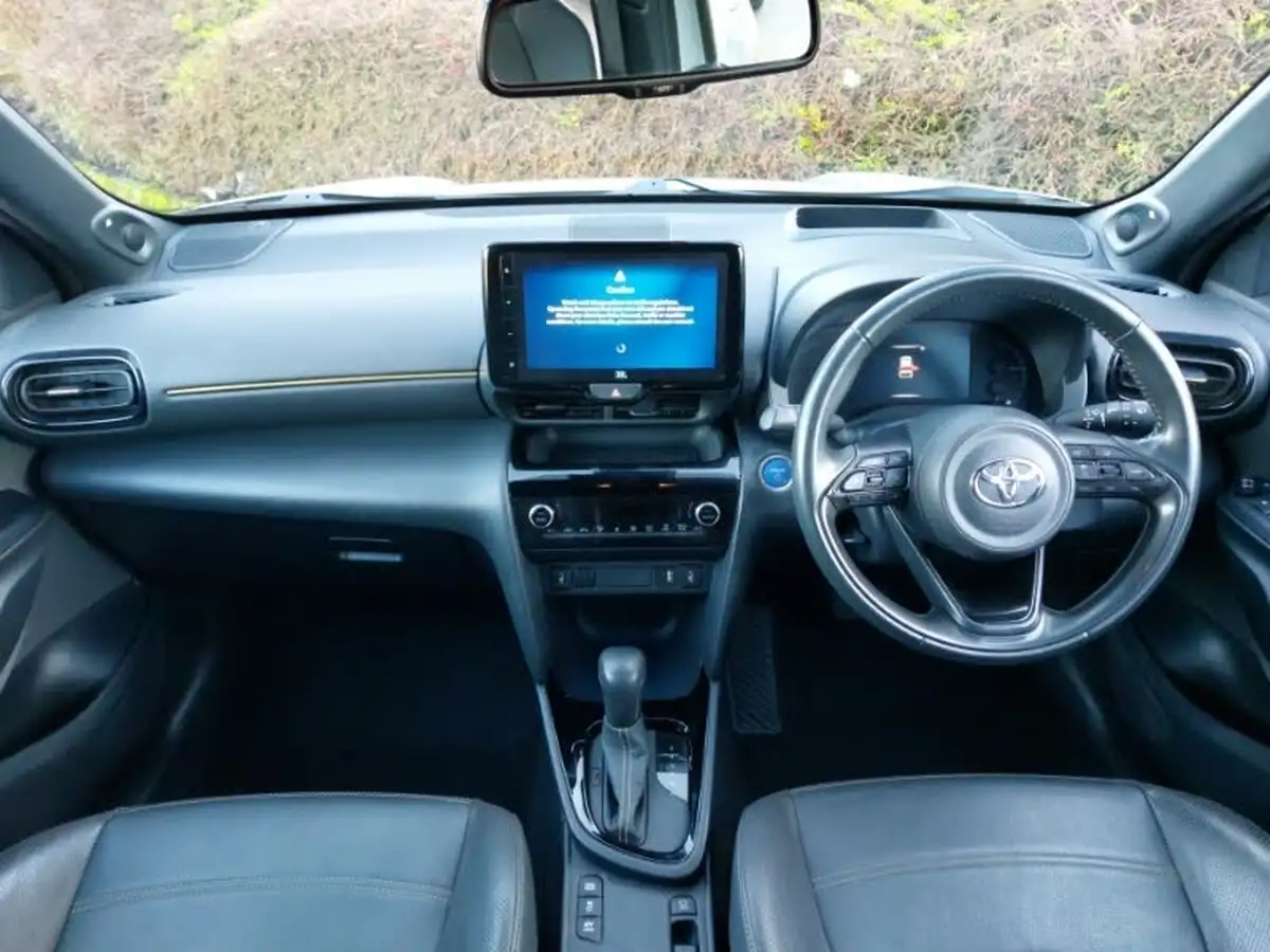 2022-toyota-yaris-cross-15-vvt-i-premiere-edition-big-2