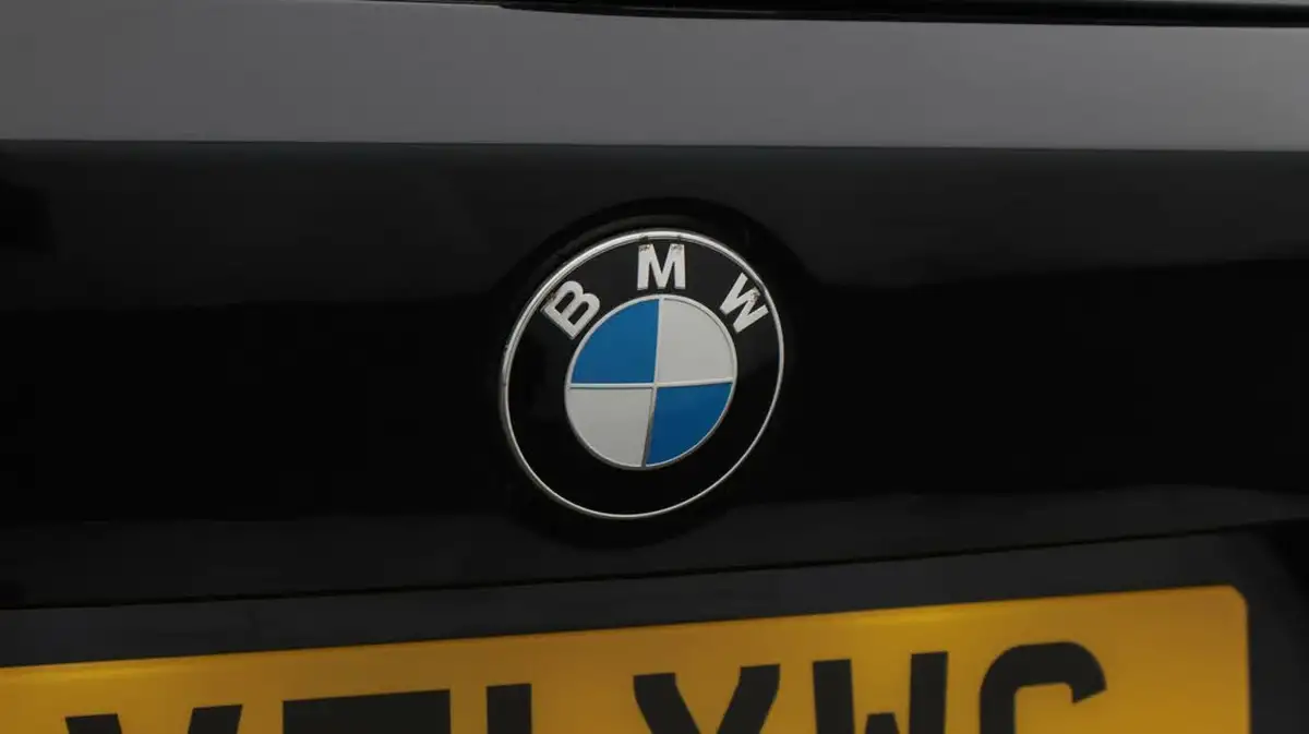 2021-bmw-x1-20-sdrive20i-xline-big-22
