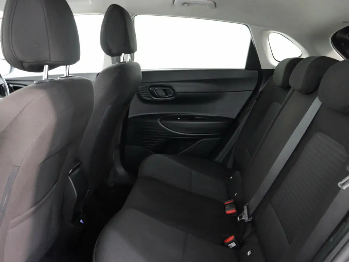 2022-hyundai-i20-10-t-gdi-premium-dct-big-37