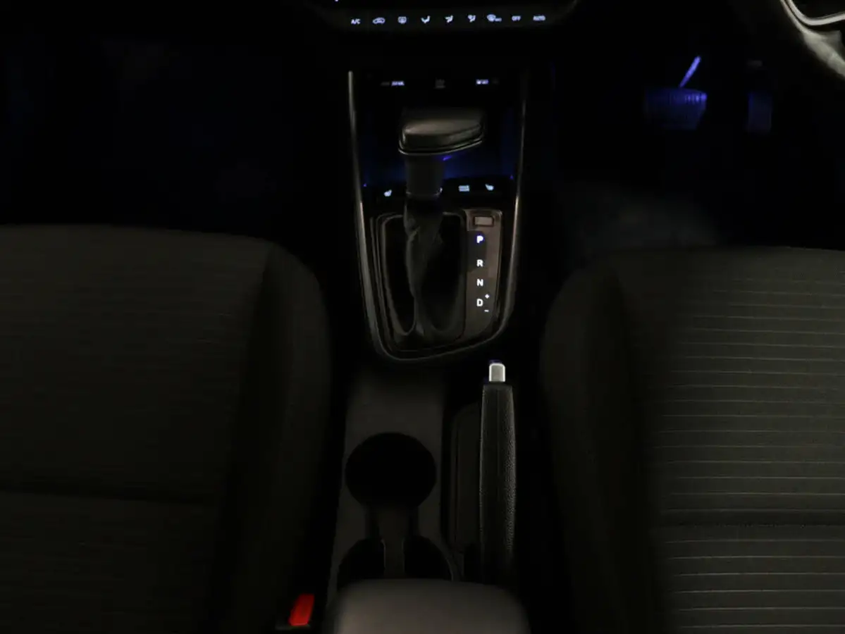 2022-hyundai-i20-10-t-gdi-premium-dct-big-13