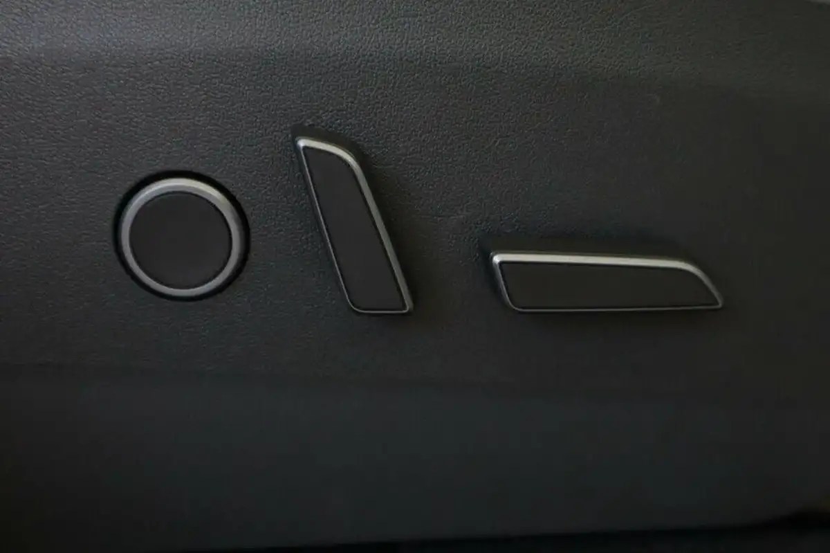 2022-tesla-model-y-e-long-range-big-17