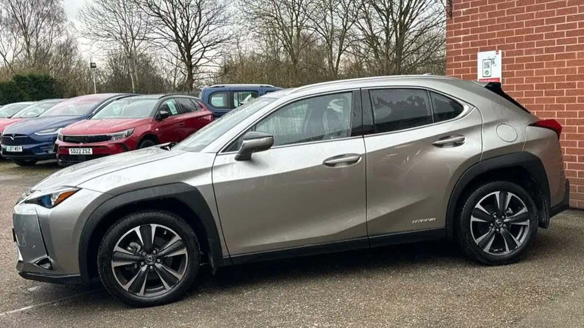 2021-lexus-ux-250h-20-takumi-big-2