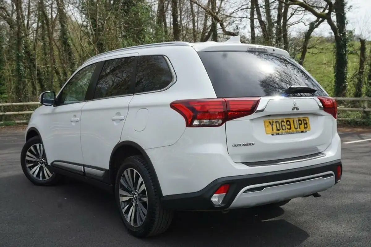 2019-mitsubishi-outlander-20-exceed-big-1