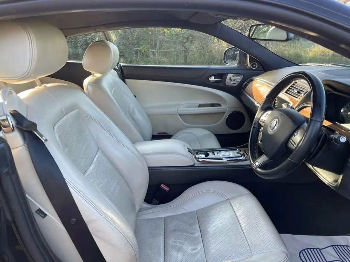 2009-jaguar-xkr-50-coupe-big-17