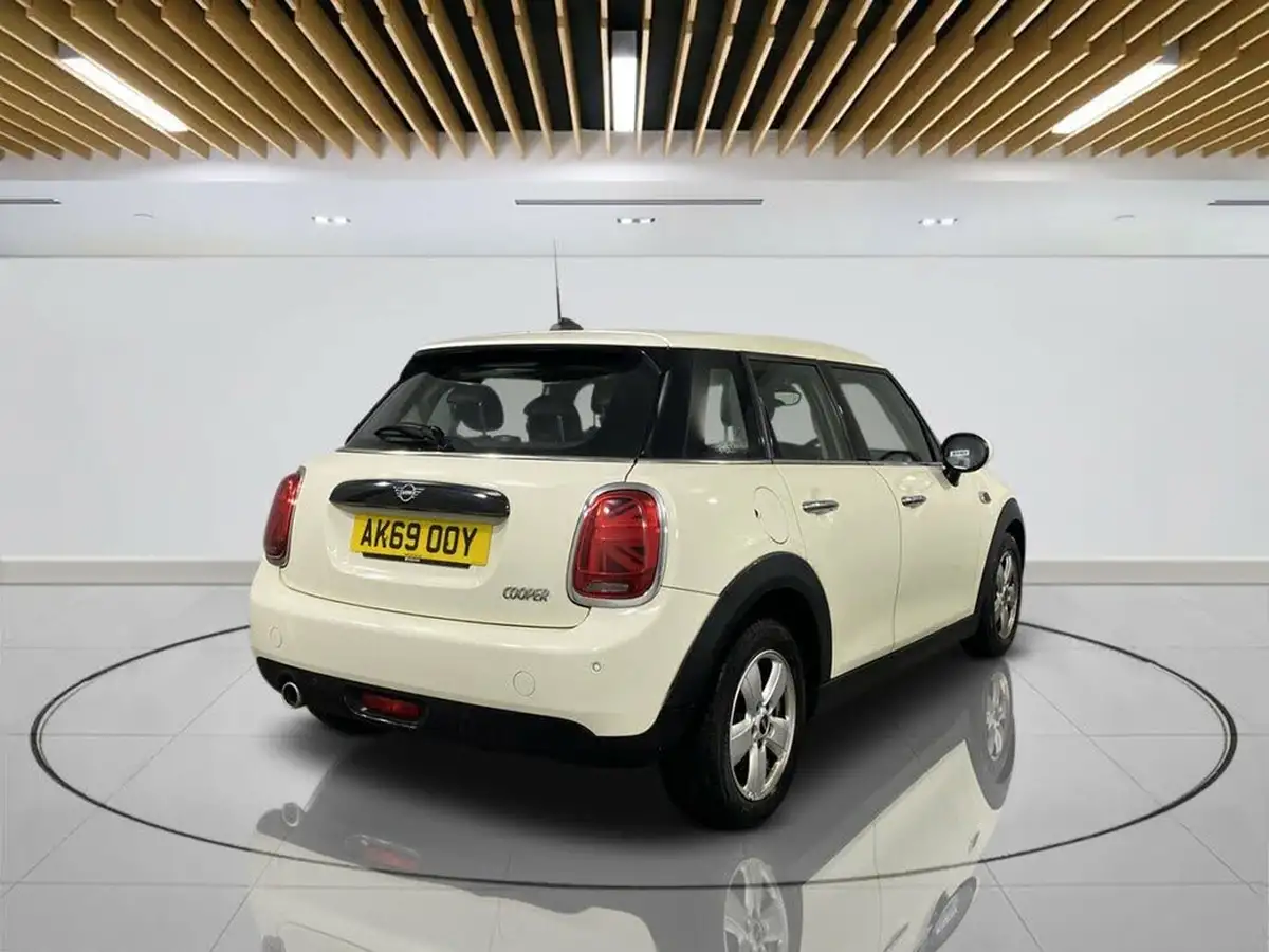 2019-mini-cooper-15-cooper-classic-hatchback-5d-big-7