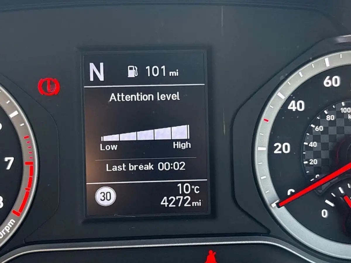 2022-hyundai-i10-12-premium-auto-big-39