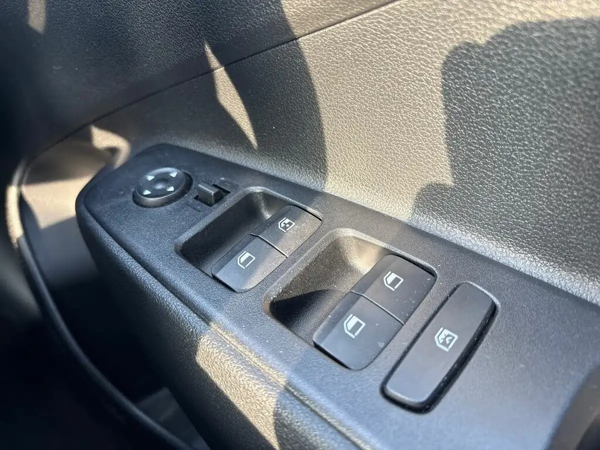 2022-hyundai-i10-12-premium-auto-big-17