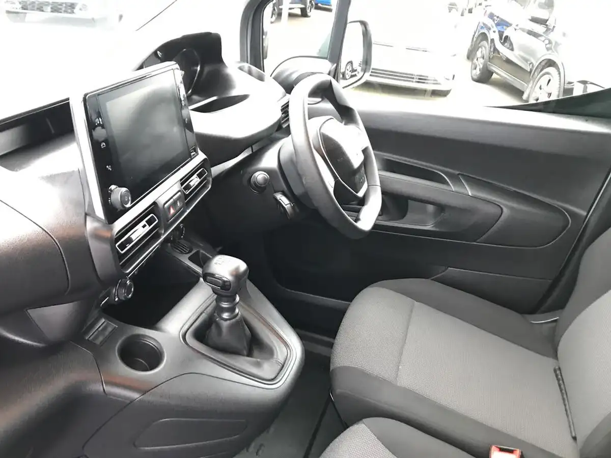2023-peugeot-partner-15-bluehdi-1000-professional-premium-100pseu6d-big-4