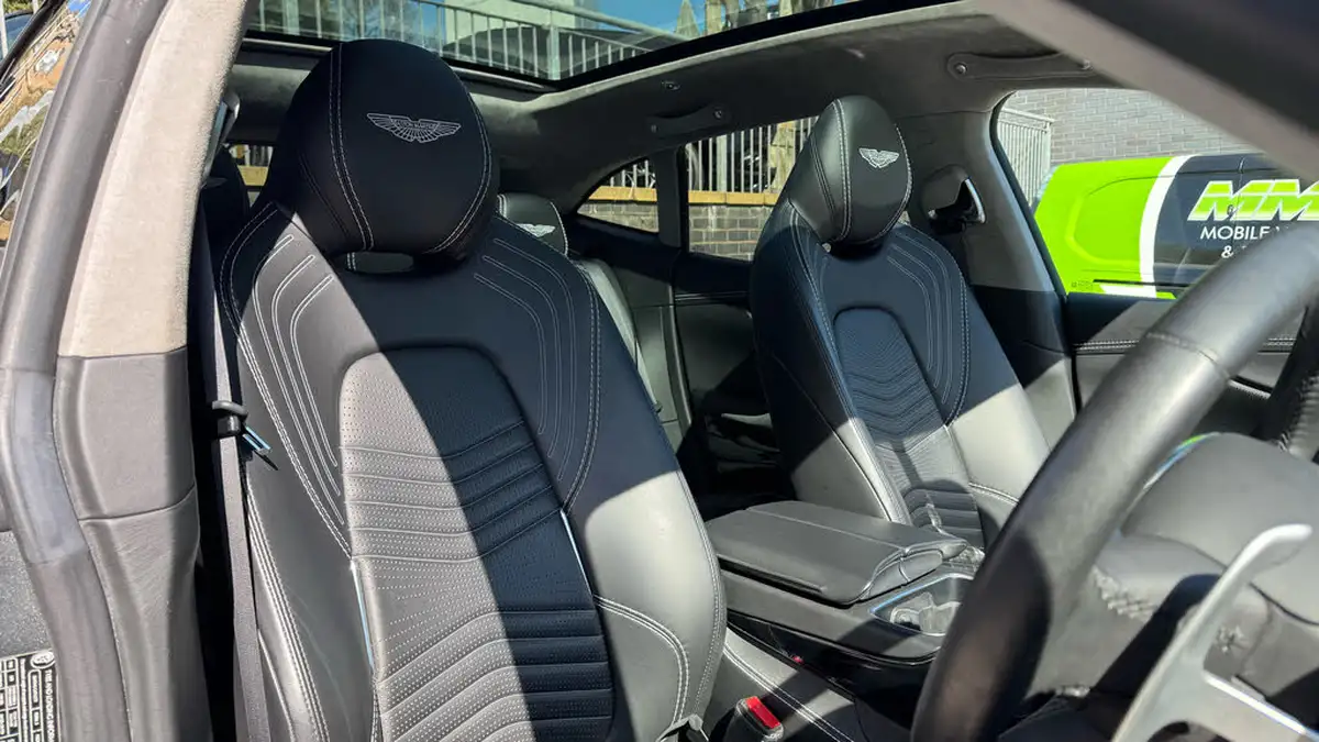 2021-aston-martin-dbx-40-v8-big-11