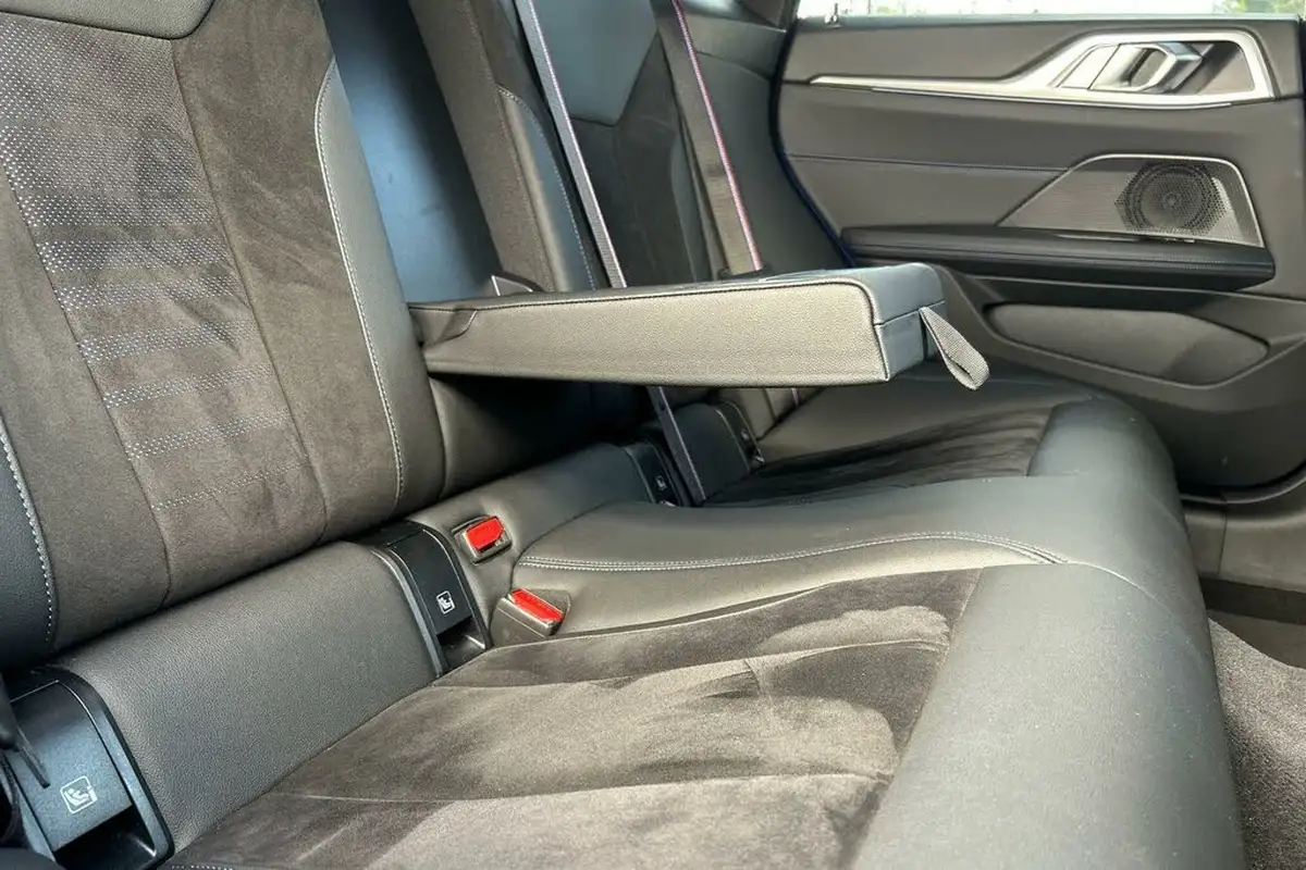 2023-bmw-i4-e-edrive40-m-sport-big-32