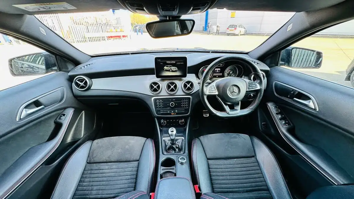 2015-mercedes-benz-gla-class-21d-gla-200d-amg-line-ss-big-2