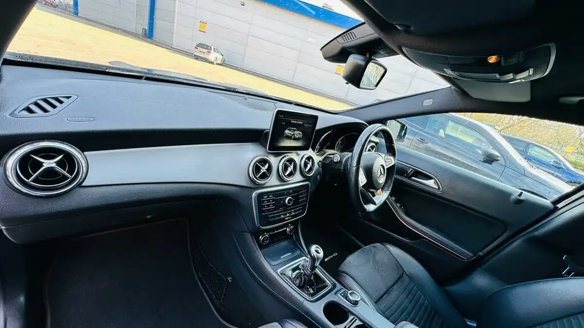 2015-mercedes-benz-gla-class-21d-gla-200d-amg-line-ss-big-26
