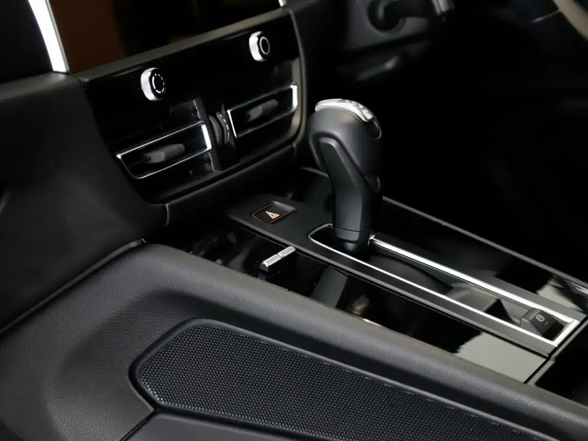 2023-porsche-macan-20-big-17