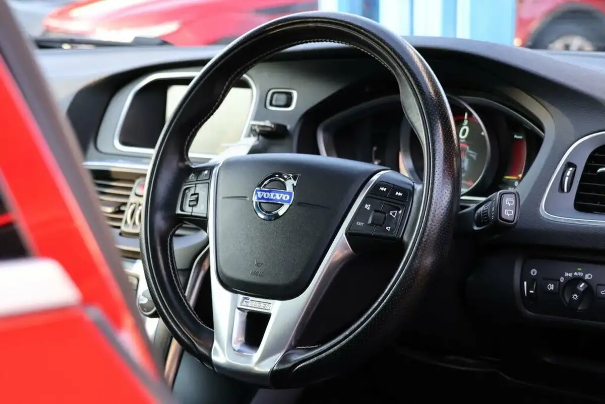 2014-volvo-v40-20td-d4-r-design-lux-177bhp-1984cc-geartronic-big-34