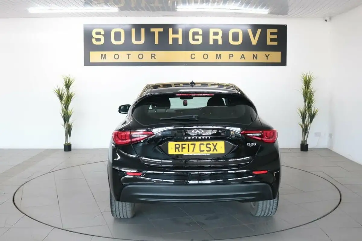 2017-infiniti-q30-15d-business-executive-dct-big-4
