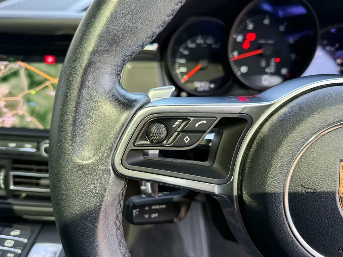 2018-porsche-macan-big-53