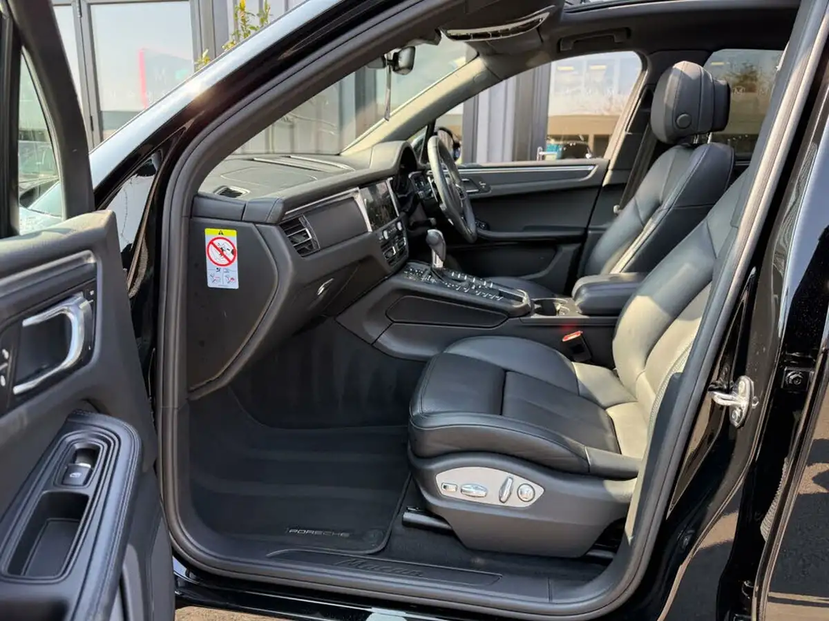 2018-porsche-macan-big-29