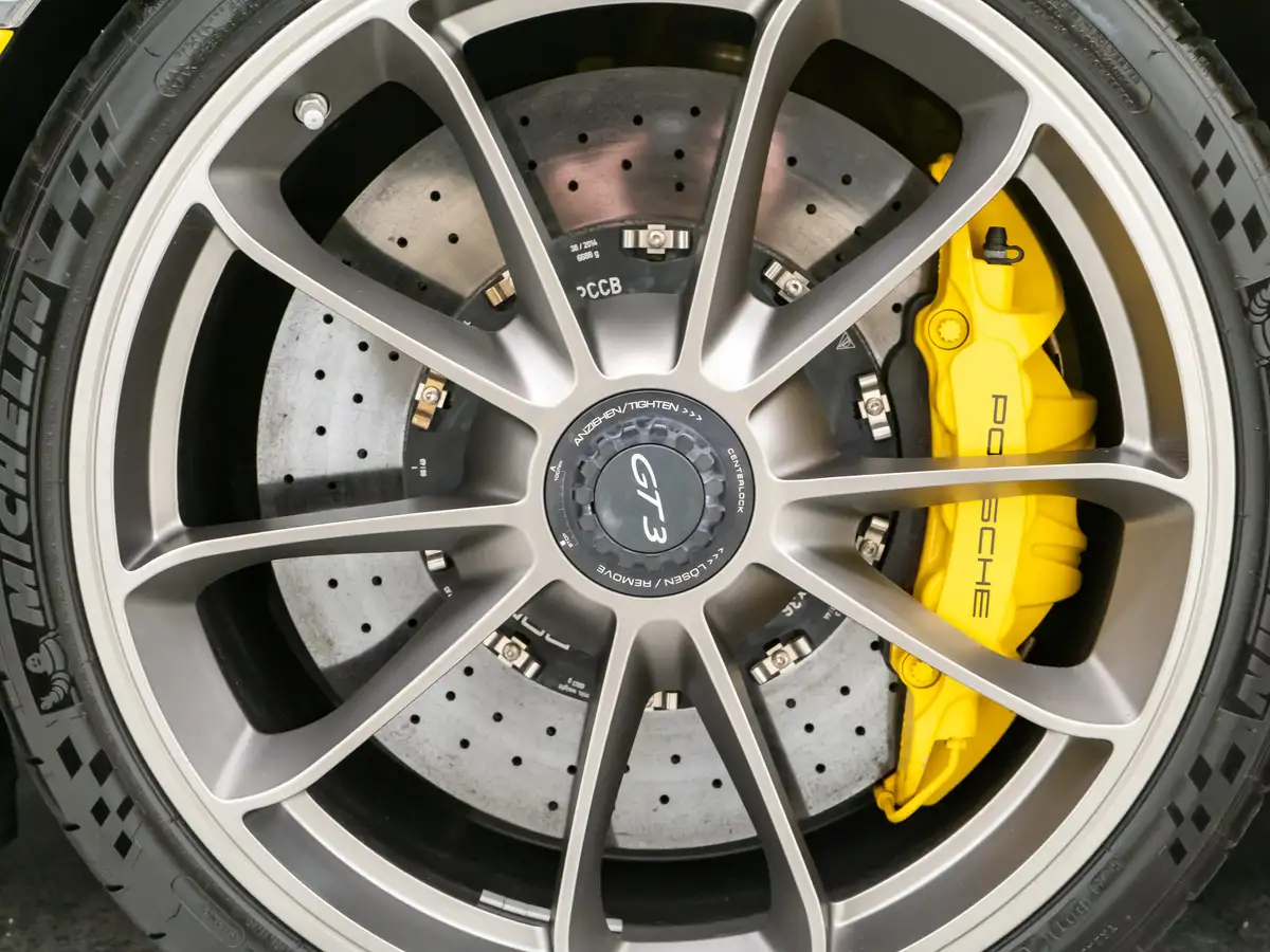 2014-porsche-911-38-gt3-big-31