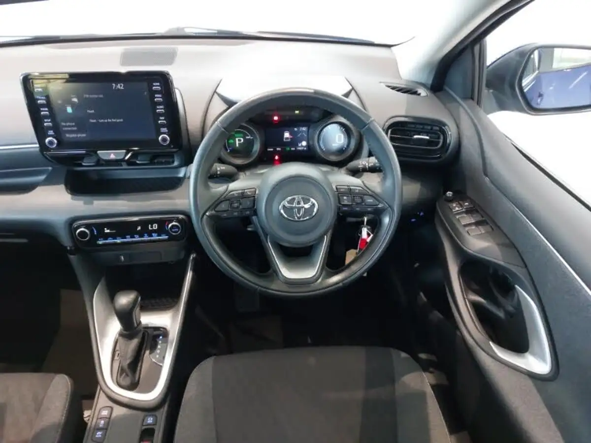 2021-toyota-yaris-15-vvt-i-design-big-6
