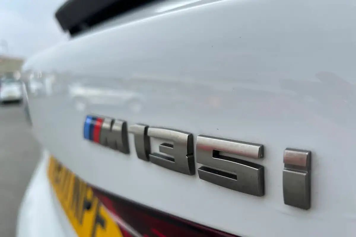 2022-bmw-1-series-20-m135i-xdrive-big-21