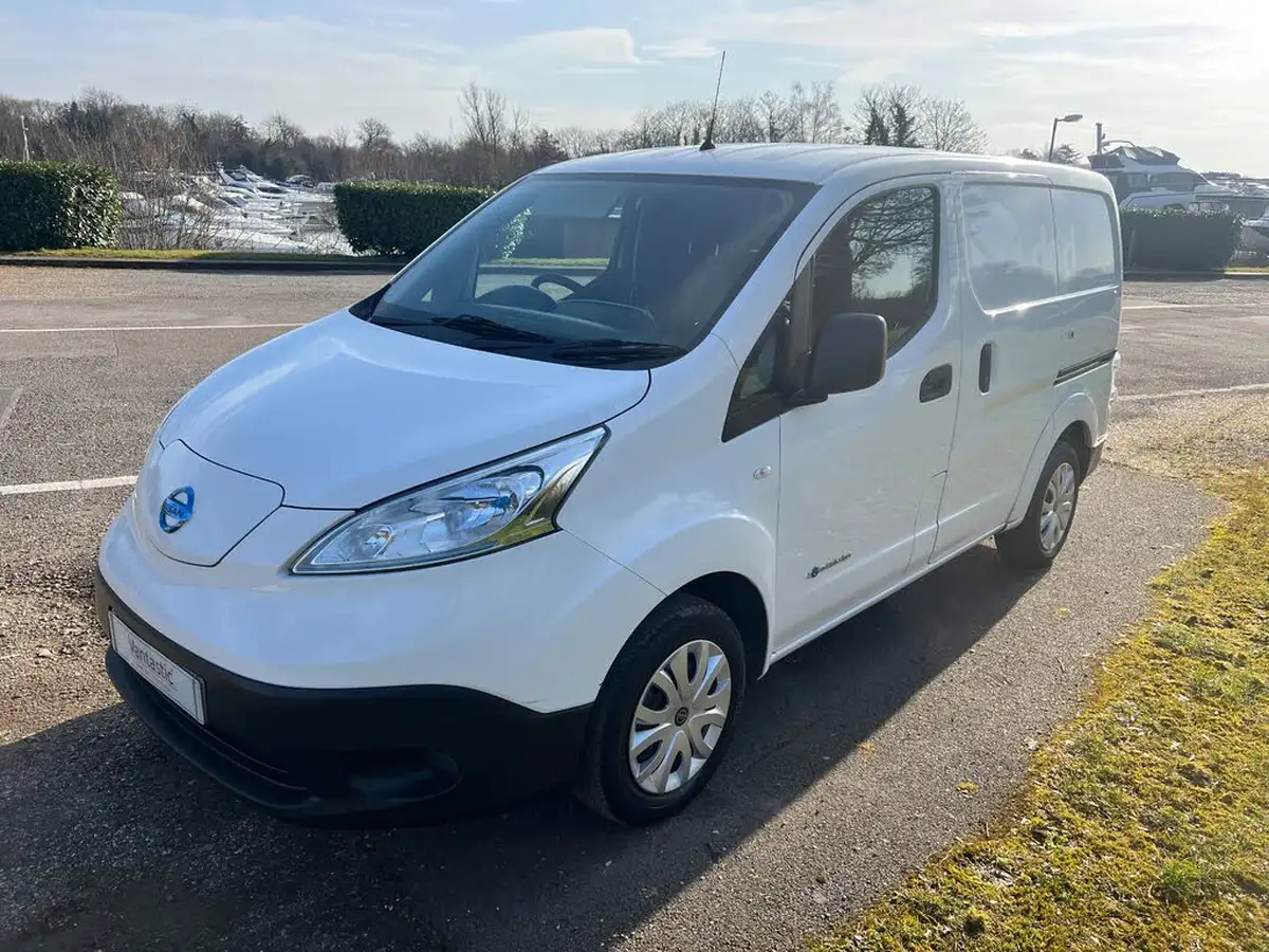 2020-nissan-env200-e-acenta-panel-van-auto-big-16
