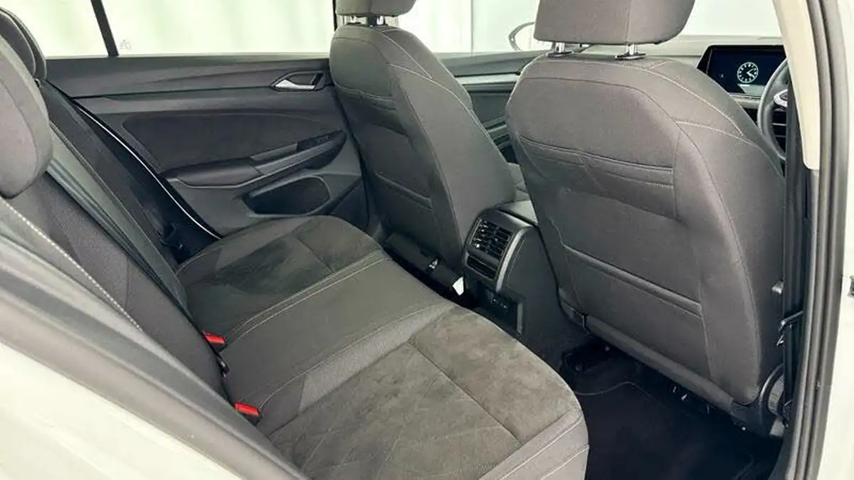 2023-volkswagen-golf-15-tsi-style-edition-150ps-big-16