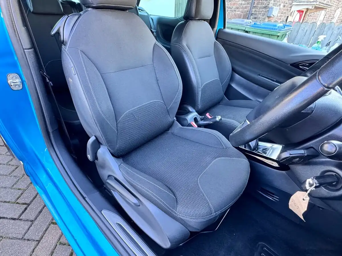 2012-citroen-ds3-16-dstyle-big-52