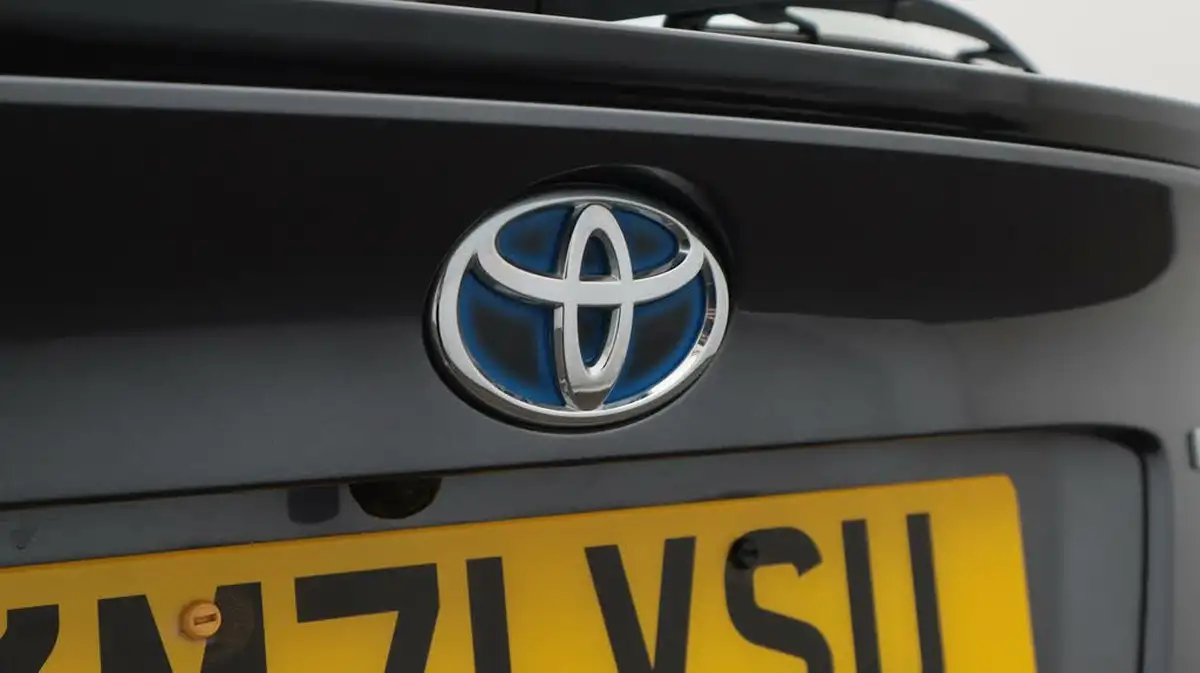 2022-toyota-c-hr-18-vvt-i-icon-big-22