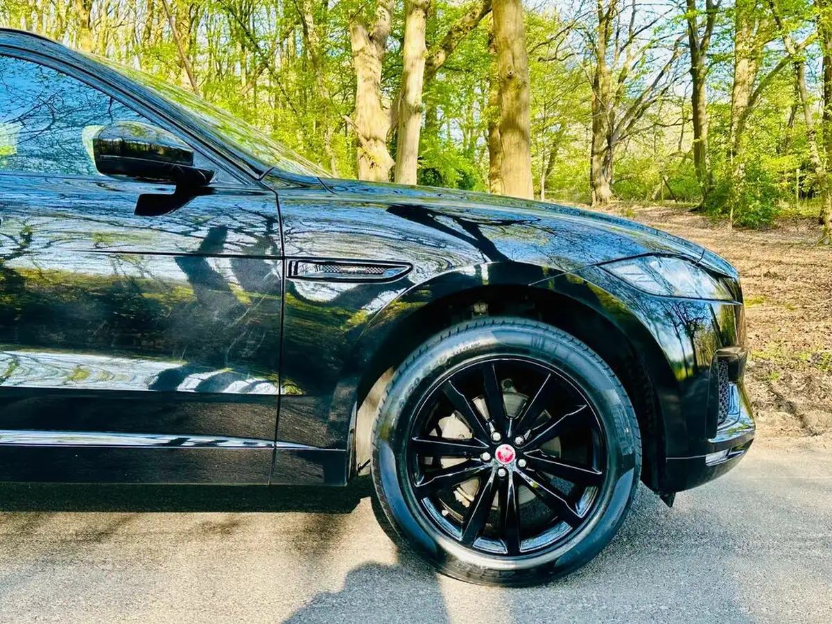 2021-jaguar-f-pace-20i-chequered-flag-big-49