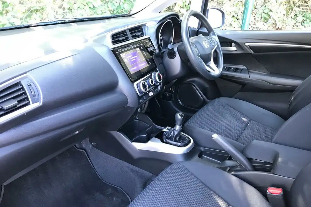 2018-honda-jazz-13-i-vtec-se-big-1