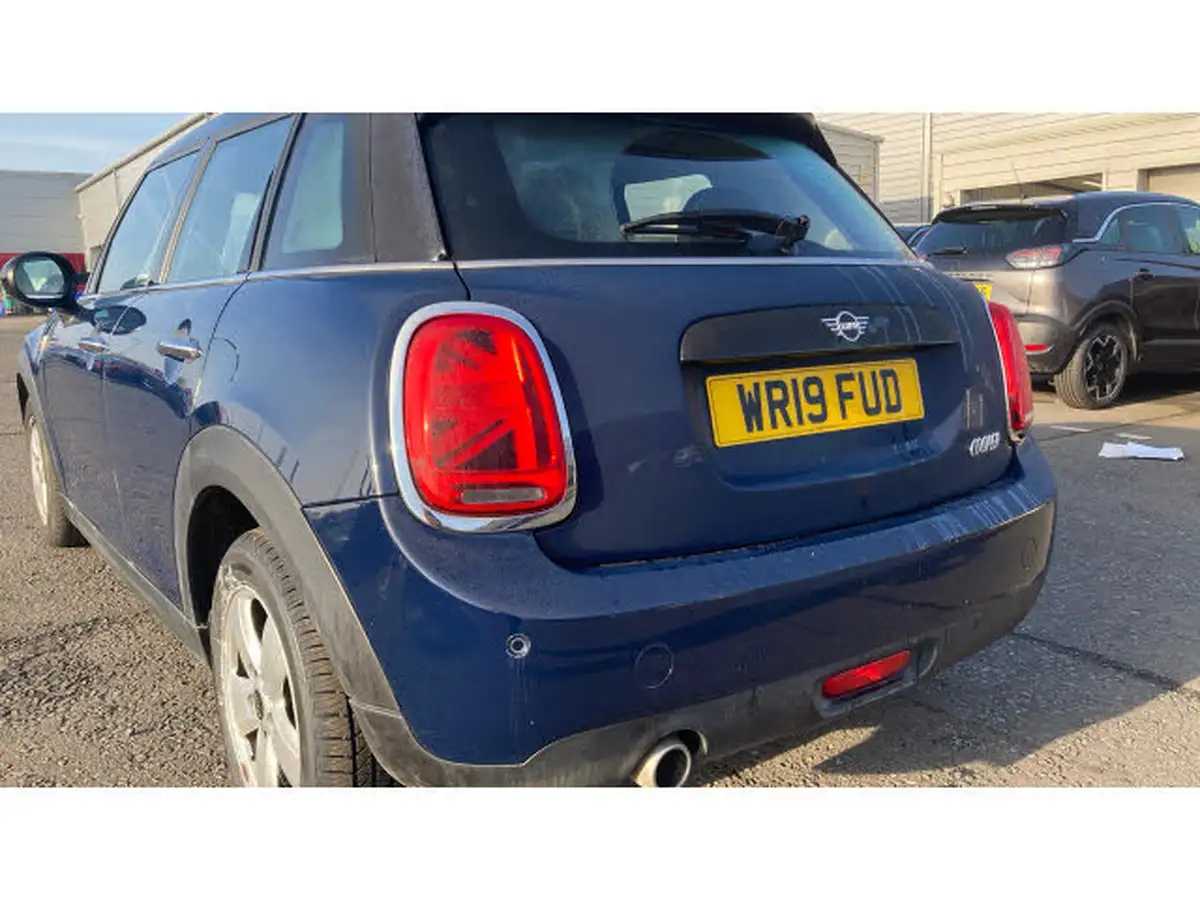 2019-mini-cooper-15-cooper-classic-hatchback-5d-big-24