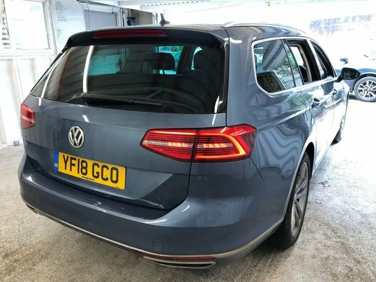 2018-volkswagen-passat-14-tsi-gte-estate-5d-big-18