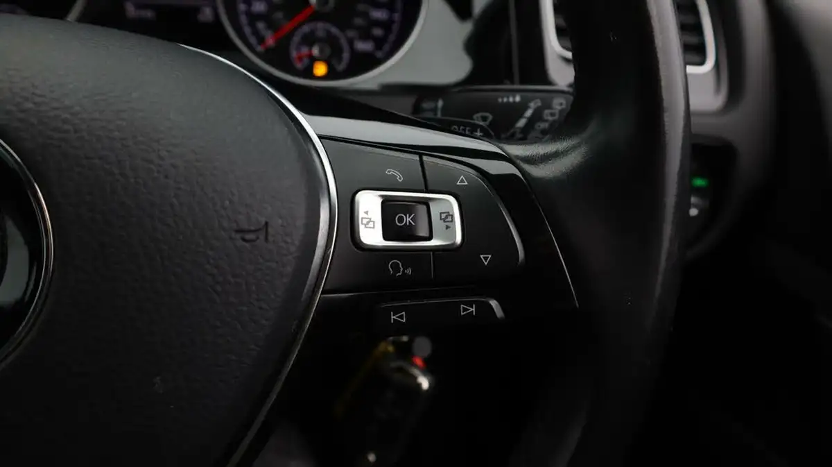2020-volkswagen-golf-20tdi-gt-edition-estate-dsg-big-24