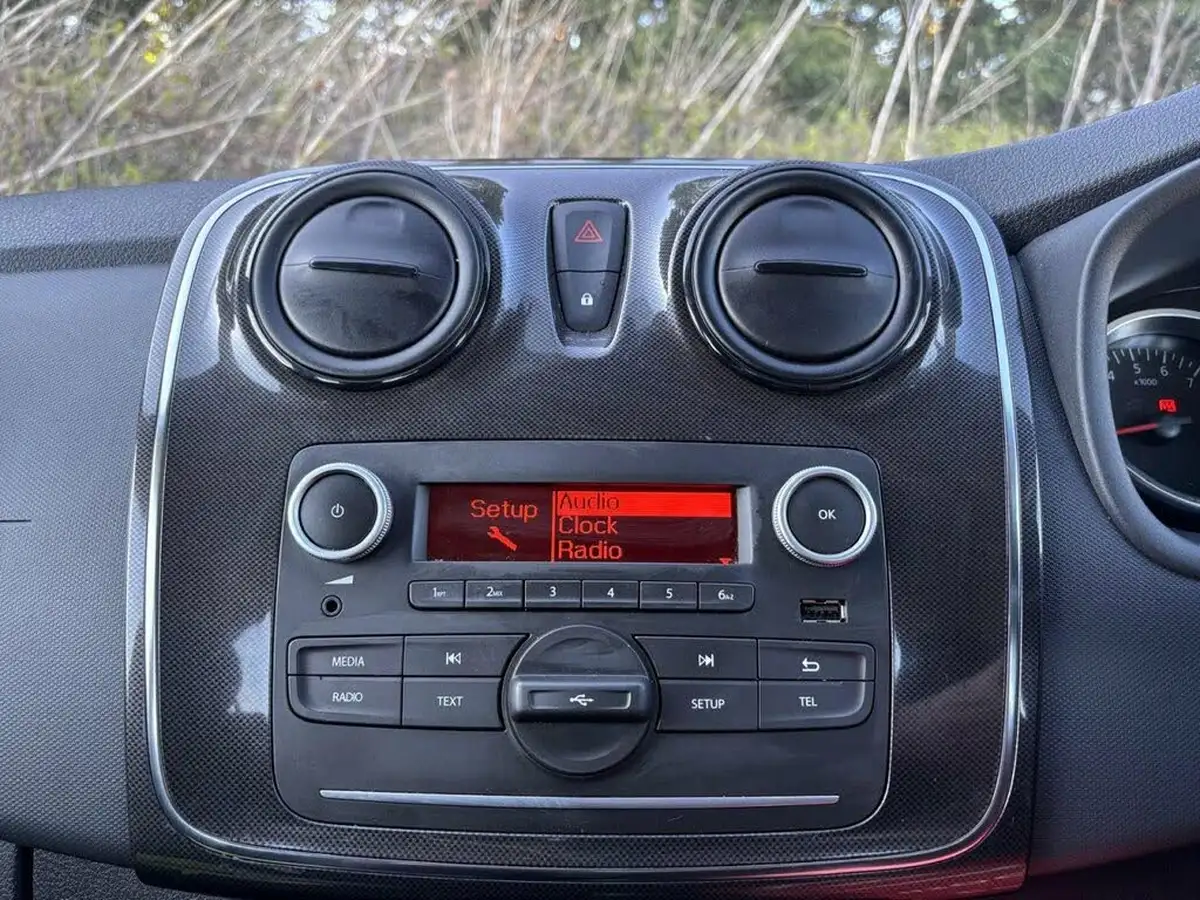 2020-dacia-sandero-10-sce-essential-big-16