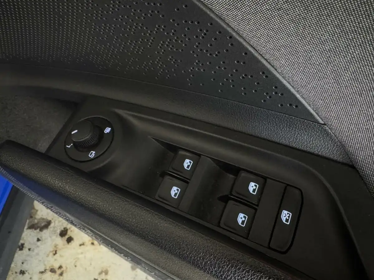 2023-skoda-enyaq-e-60-big-22