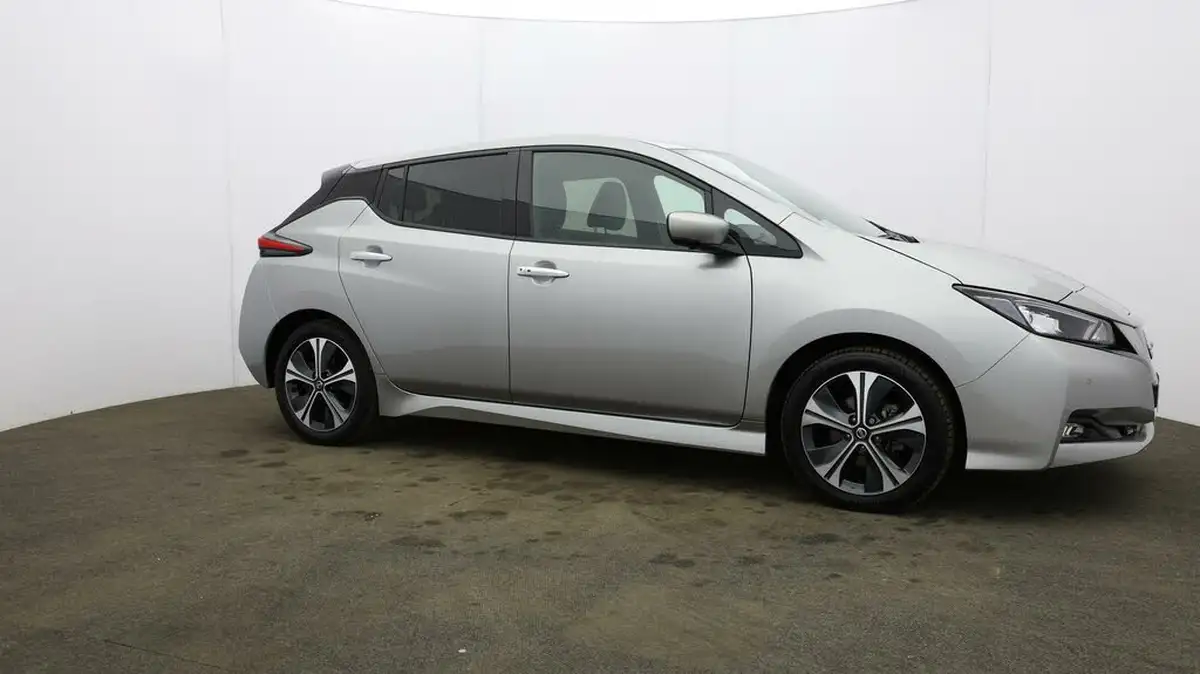 2021-nissan-leaf-e-tekna-big-41