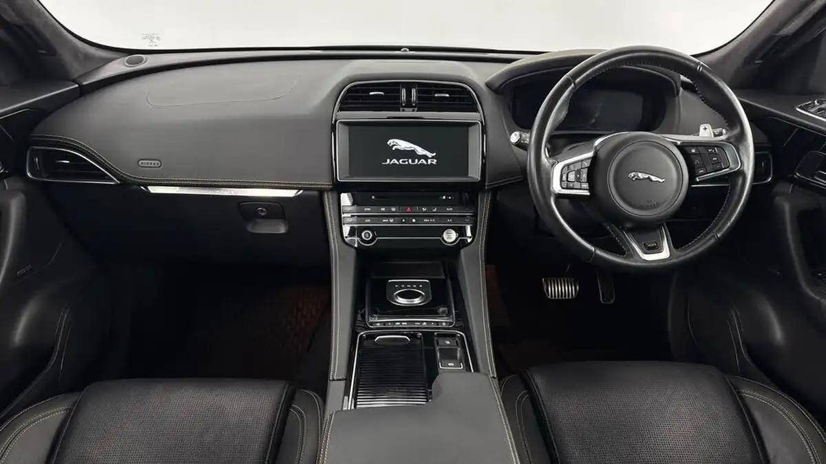 2019-jaguar-f-pace-30td-300-sport-big-10
