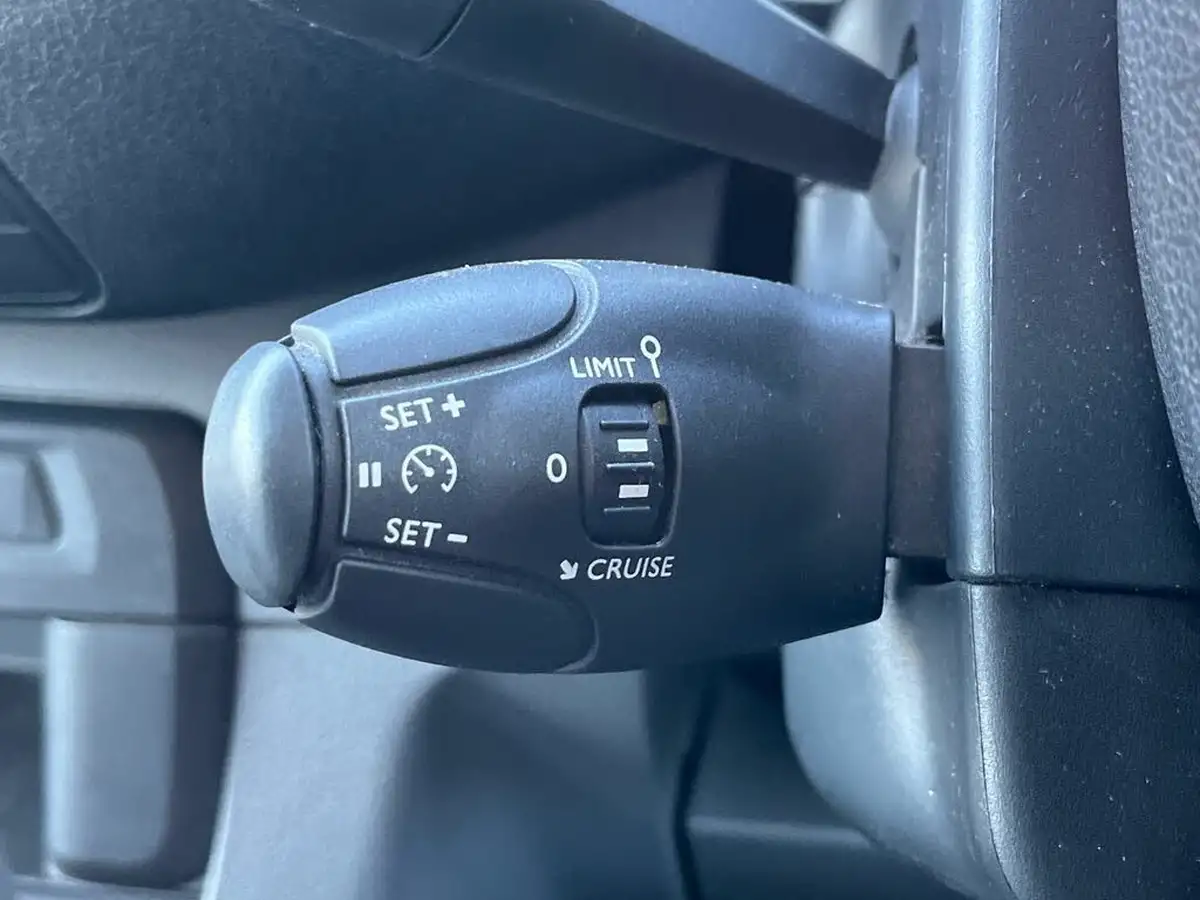 2020-toyota-proace-20d-icon-medium-120hpeu6dt-e-panel-big-20