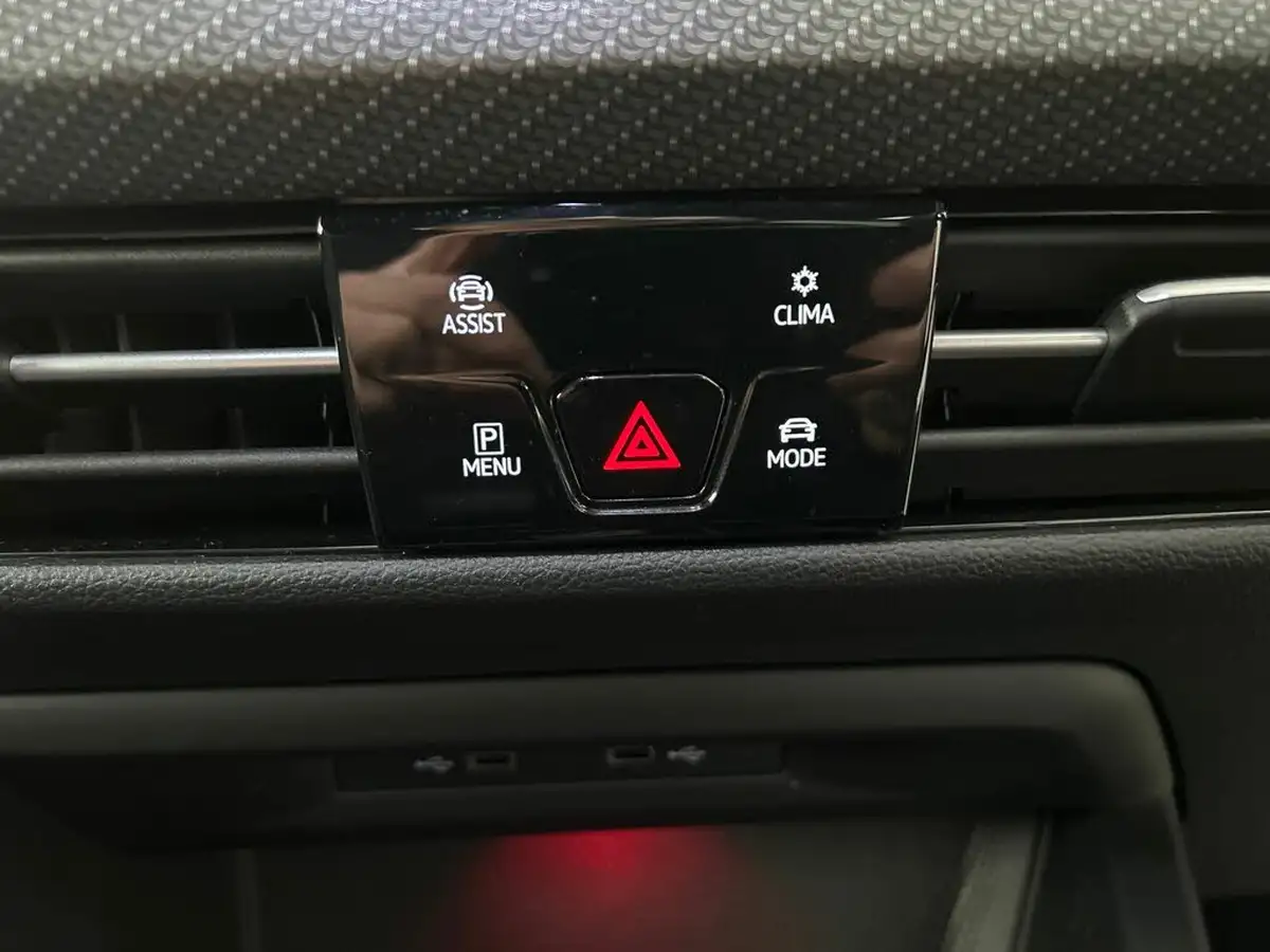 2022-volkswagen-golf-15-etsi-r-line-150ps-hatchback-big-27