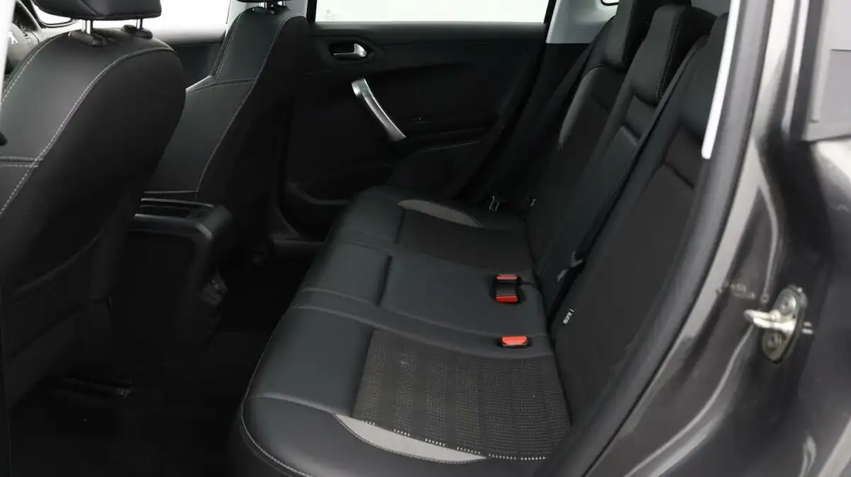 2019-peugeot-2008-suv-12-puretech-allure-premium-82bhp-big-15