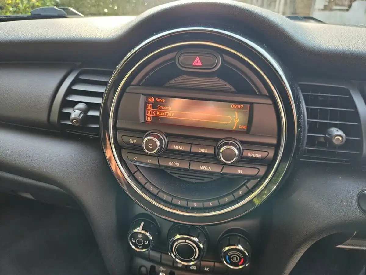 2017-mini-cooper-12-one-5d-big-14