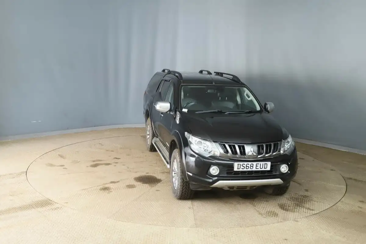 2018-mitsubishi-l200-24di-d-warrior-eu6b-big-1
