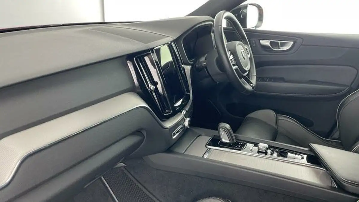 2021-volvo-xc60-20td-b4-r-design-awd-big-1