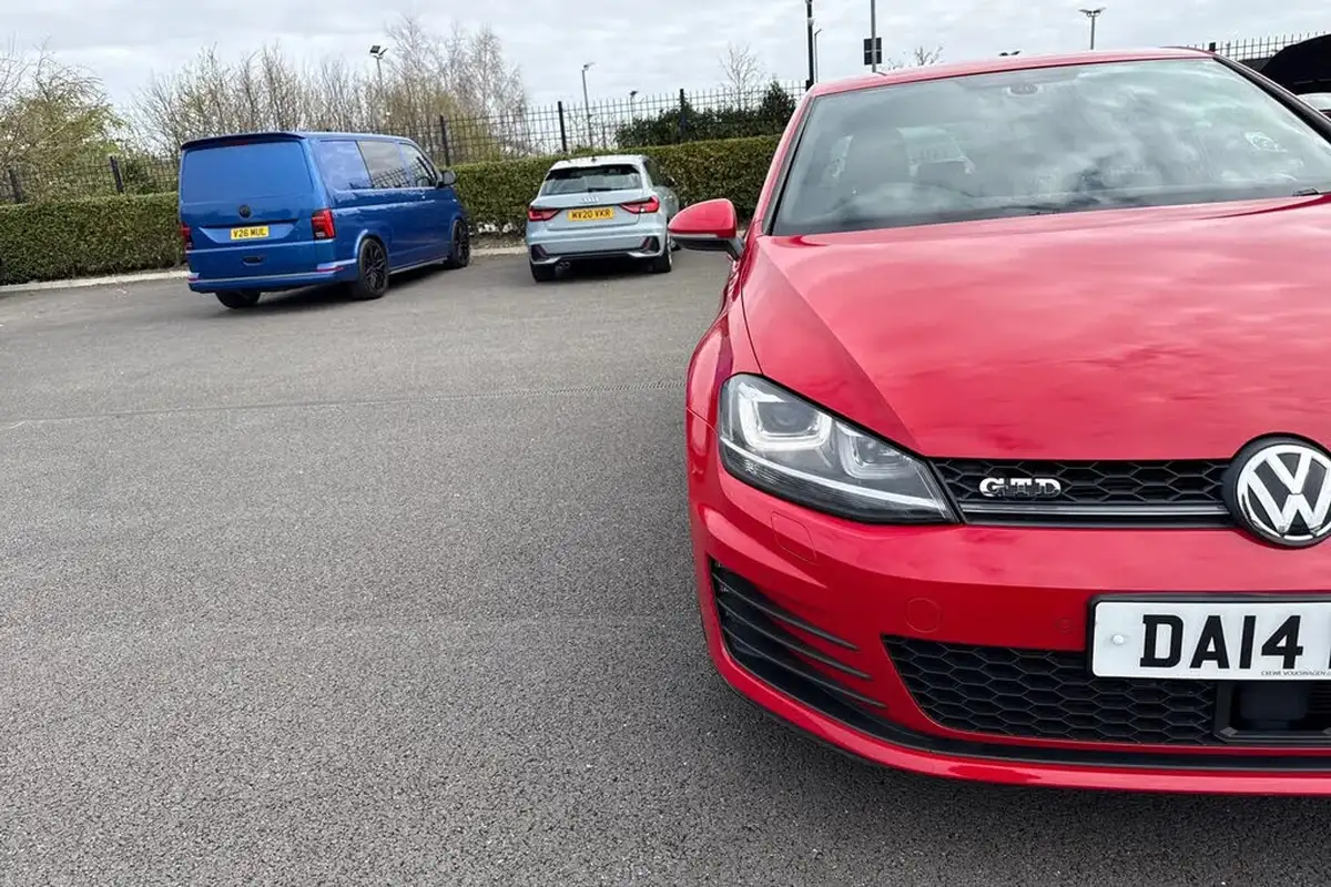 2014-volkswagen-golf-20tdi-gtd-5d-dsg-big-23