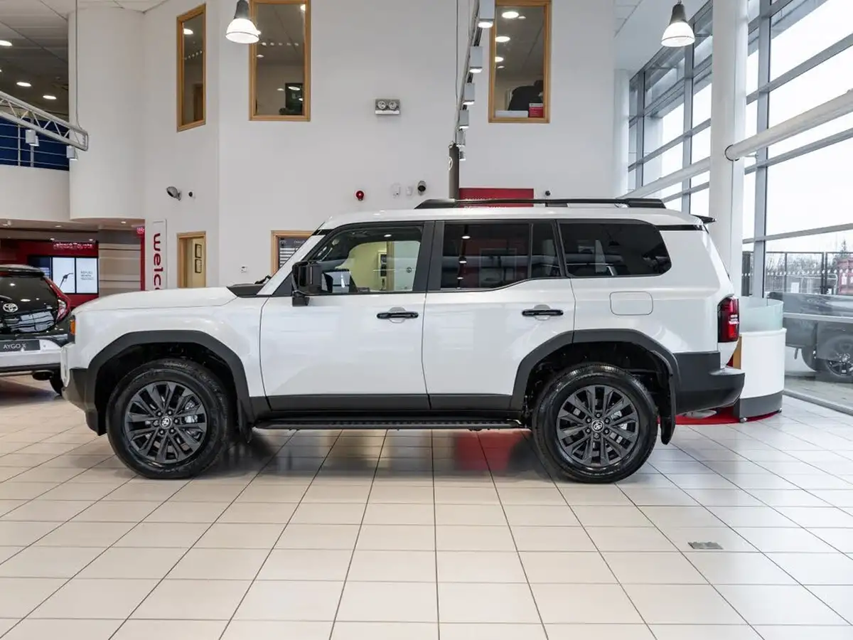 2025-toyota-land-cruiser-28d-4d-invincible-big-10
