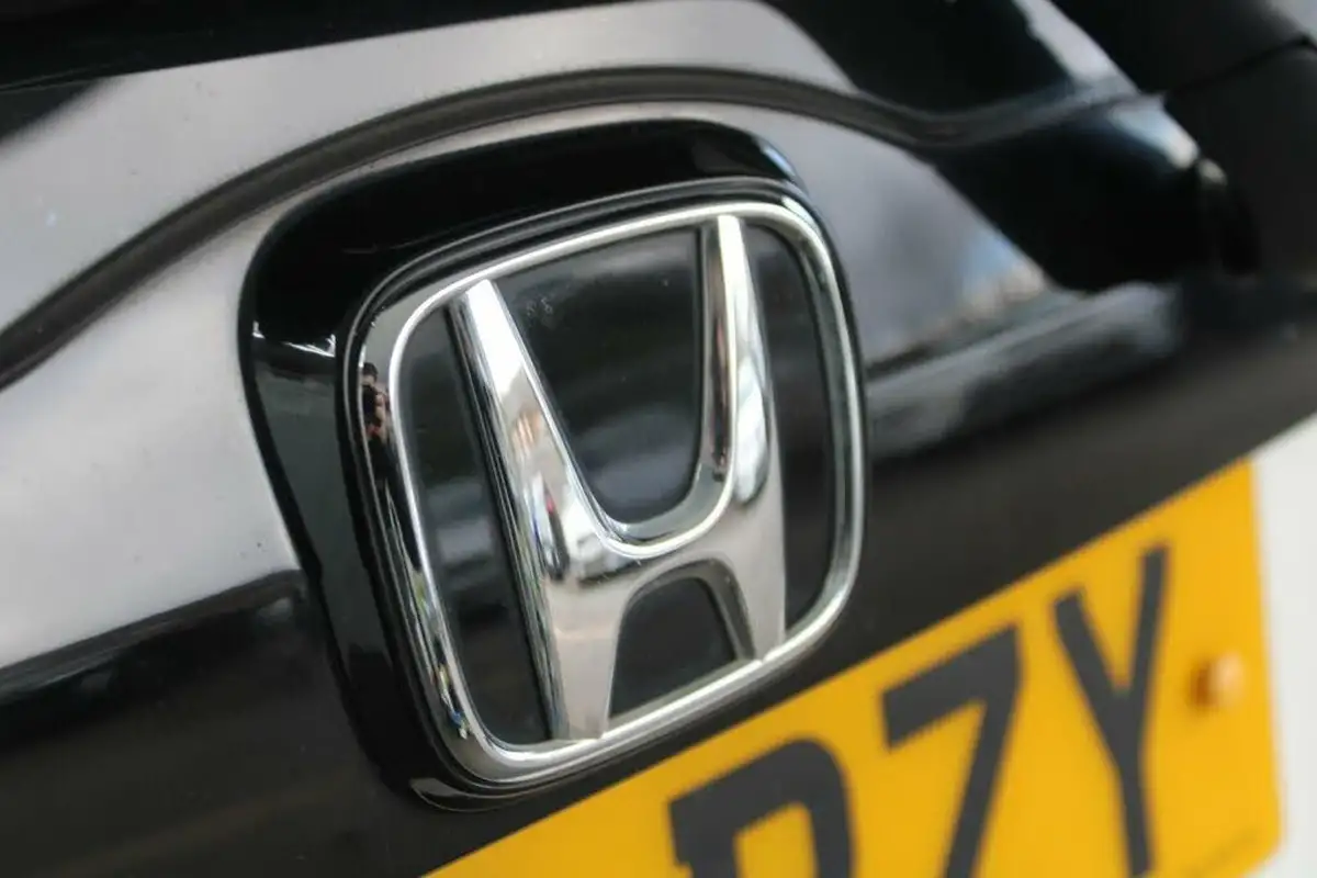 2013-honda-jazz-12-i-vtec-s-big-10