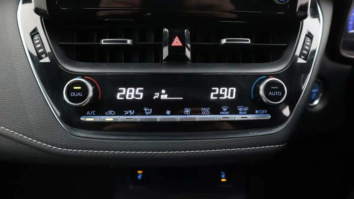 2021-toyota-corolla-18-vvt-i-design-trk-hatchback-5d-big-12